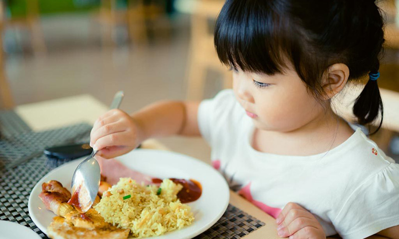 طريقة تحضير الأرز بالمانجا لطفلك